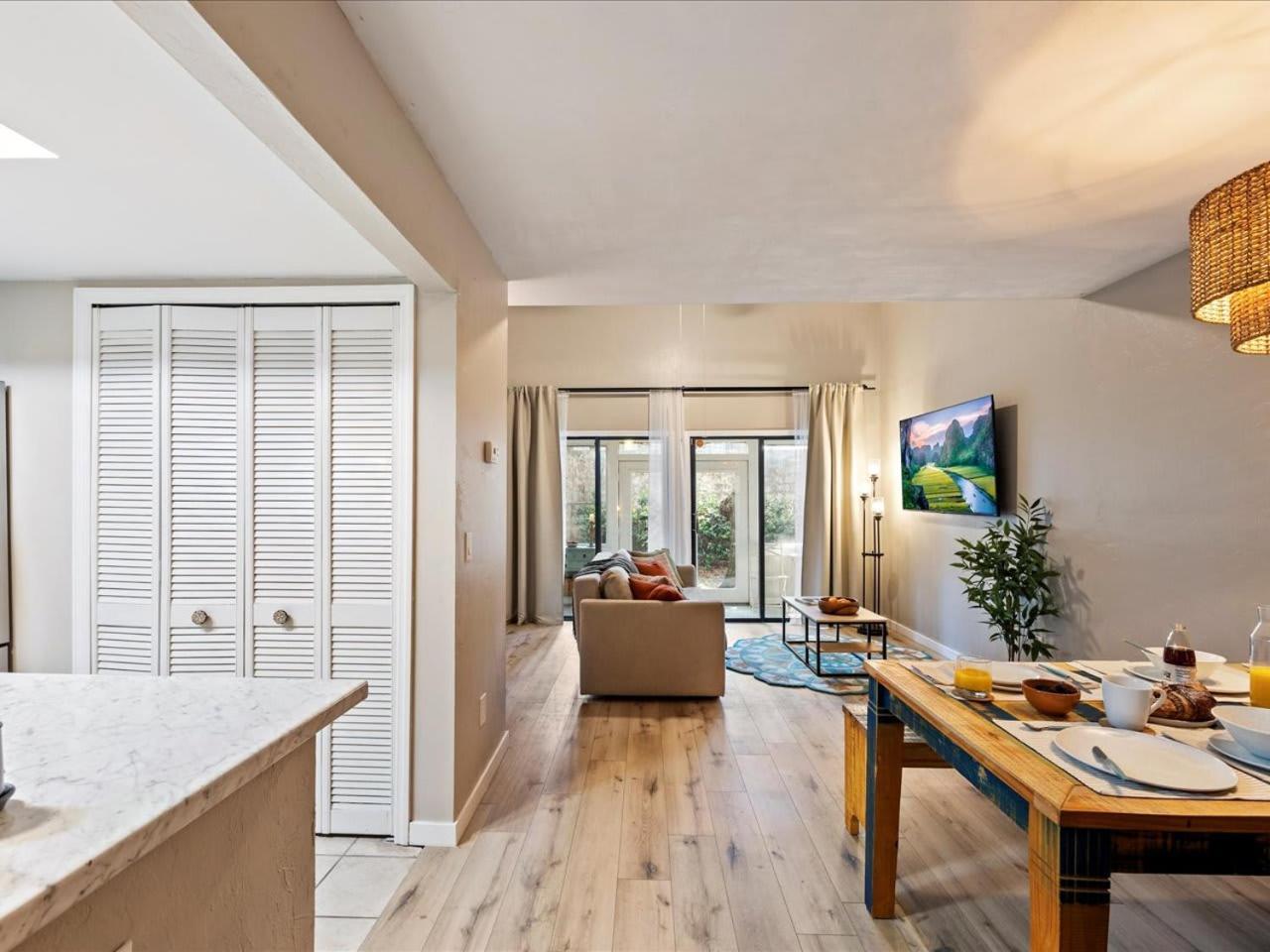 Artist'S Tower Townhome Just Renovated W Loft Gainesville Exteriér fotografie