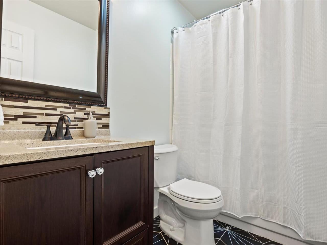 Artist'S Tower Townhome Just Renovated W Loft Gainesville Exteriér fotografie