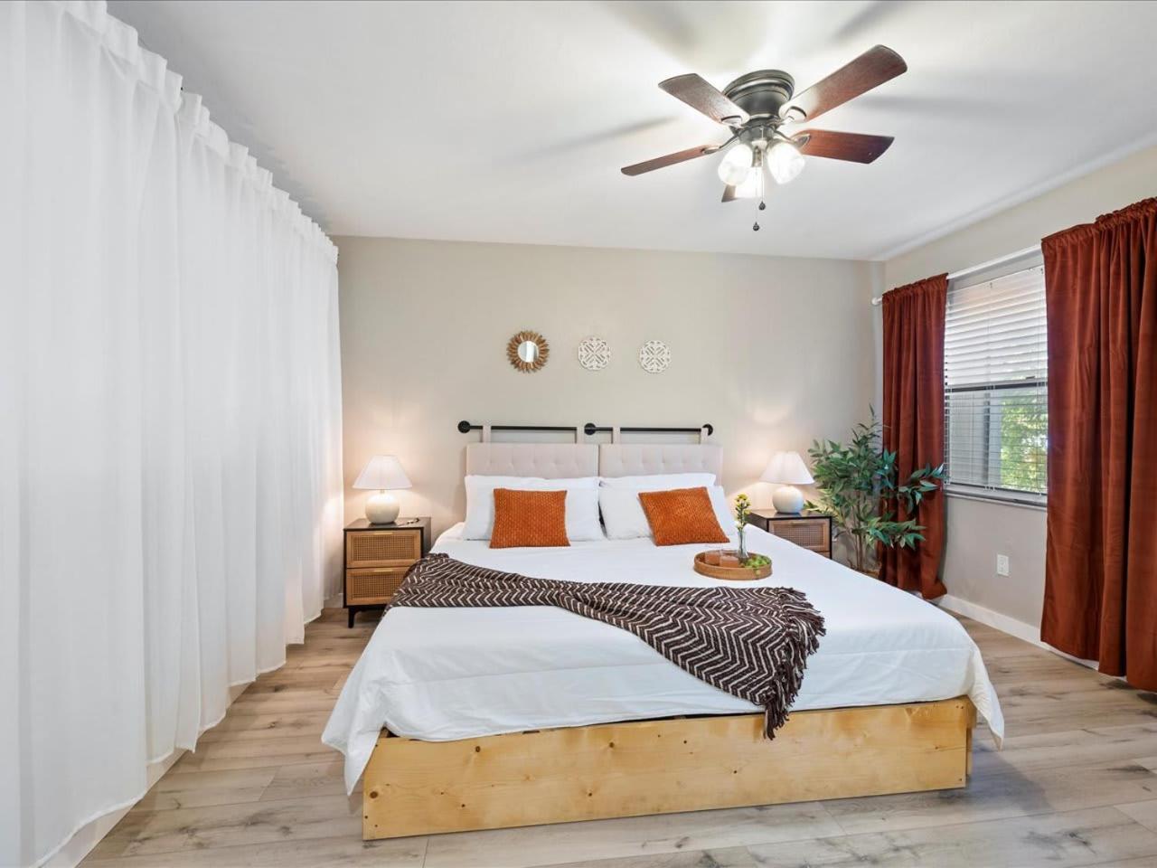 Artist'S Tower Townhome Just Renovated W Loft Gainesville Exteriér fotografie